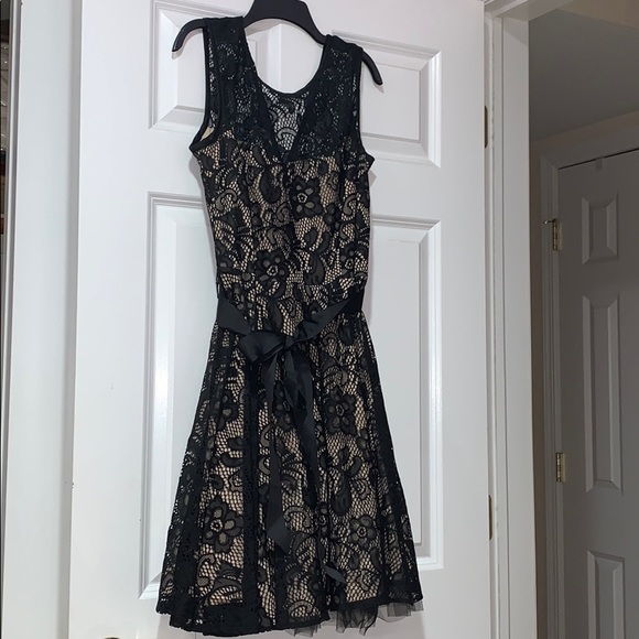 dressbarn Dresses & Skirts - 🖤Black lace dress